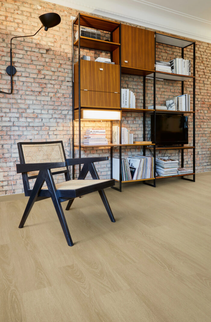 VV838 03673 ROOM 1