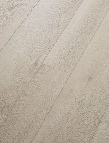 VV744 00991 ANGLED
